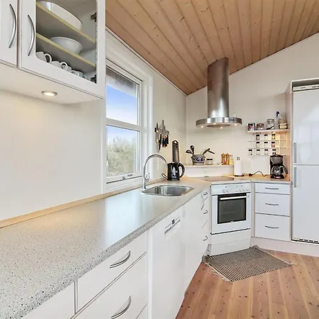 Florida - 100m From The Sea By Interhome *