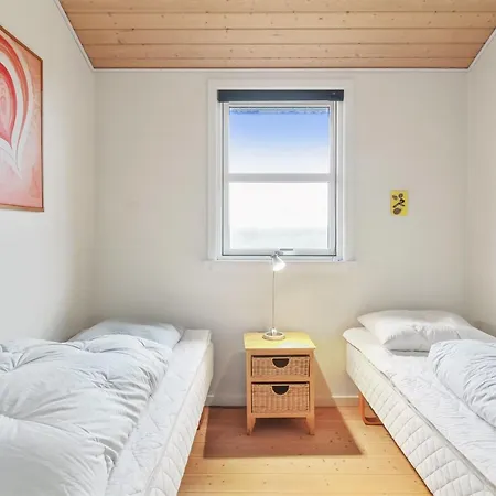 Florida - 100m From The Sea By Interhome